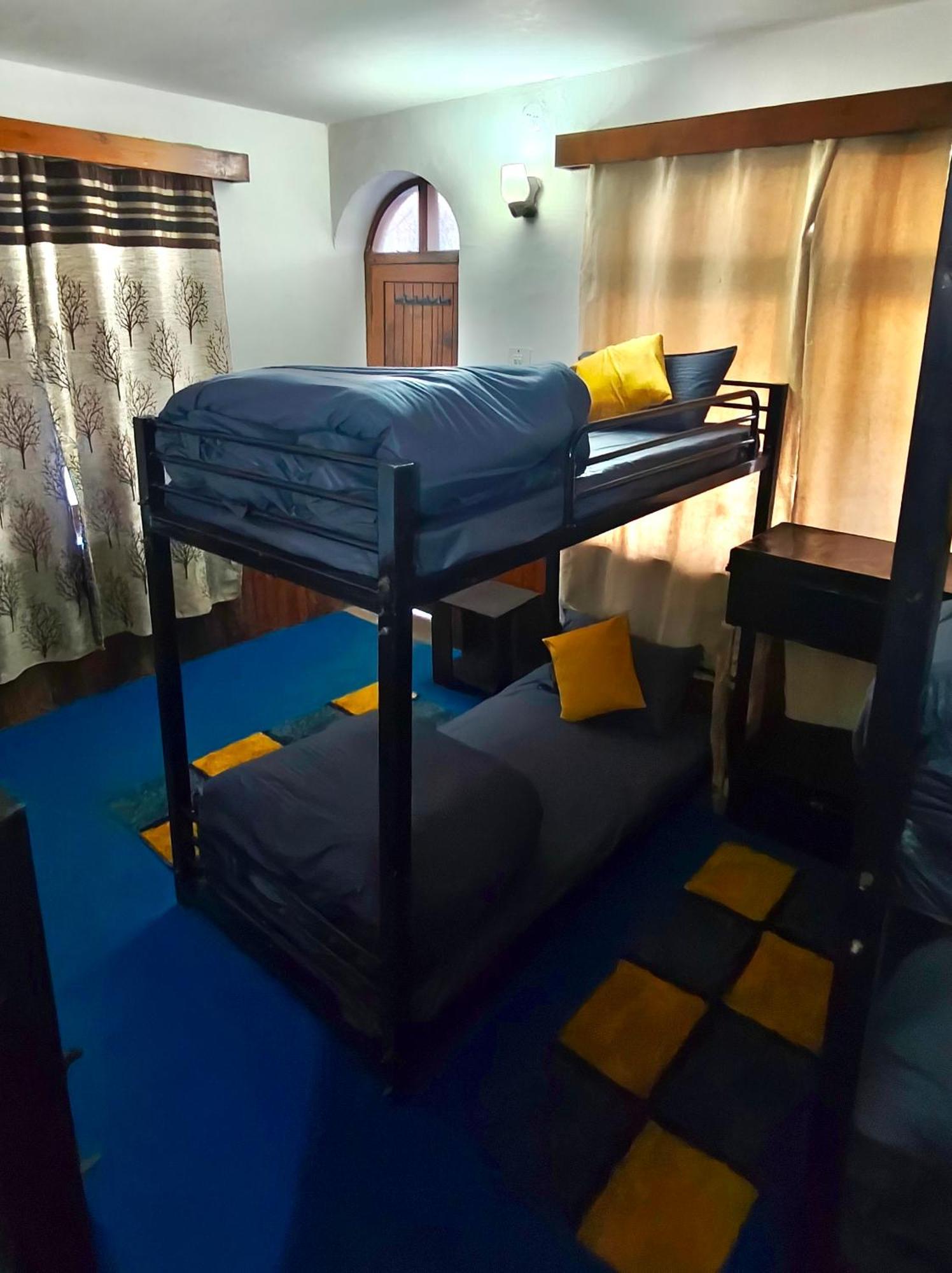 Basecamp Manali Hostel Room photo