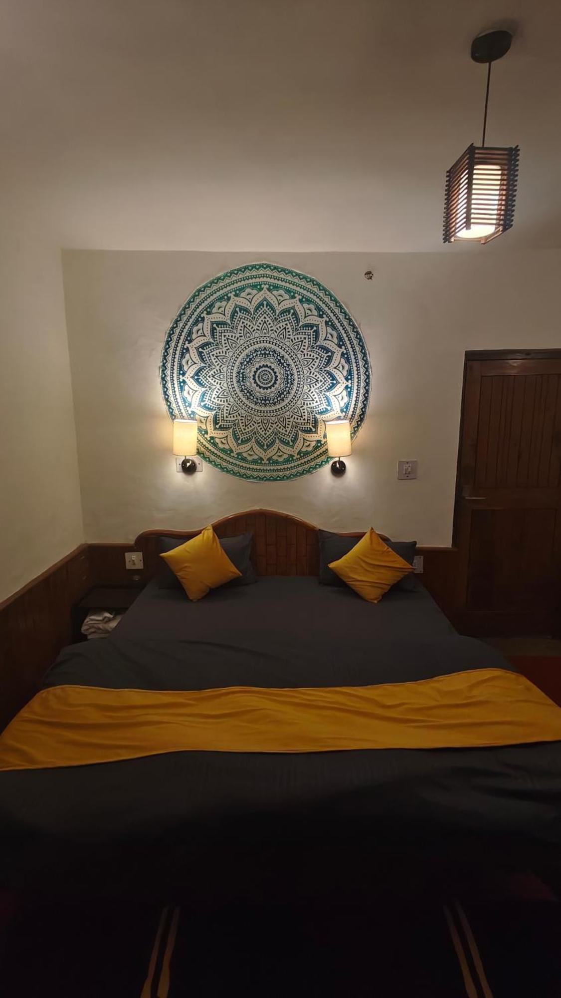 Basecamp Manali Hostel Room photo