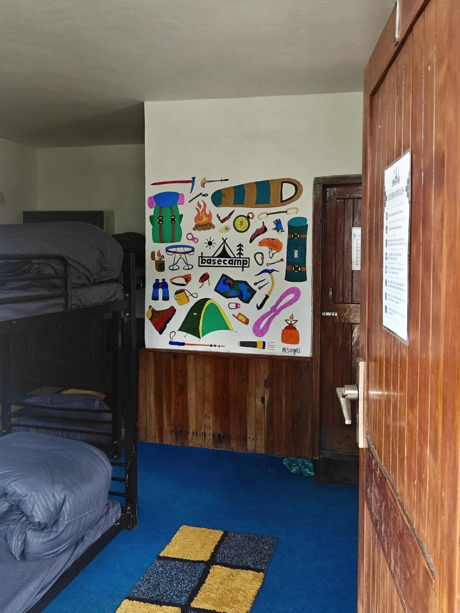Basecamp Manali Hostel Room photo